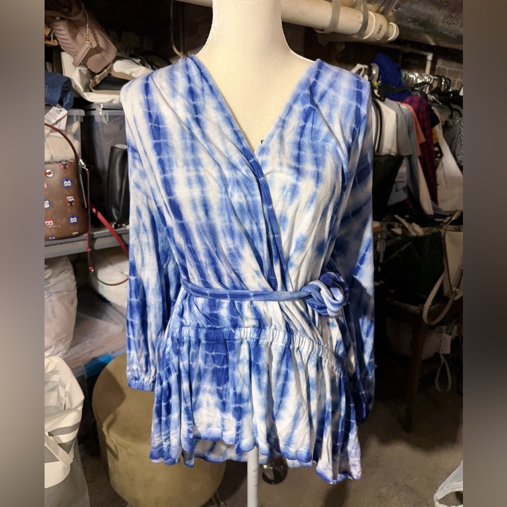 LAUREN RALPH LAUREN long sleeve super soft and stretchy blue top trumpet bottom